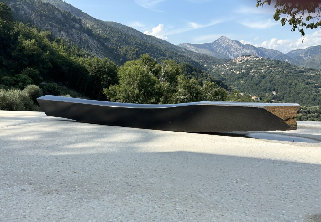 Thomas Reifferscheid, Balance Taste, 2014, Gabbroid, 35 x 25 x 320 cm, Galerie Floss & Schultz